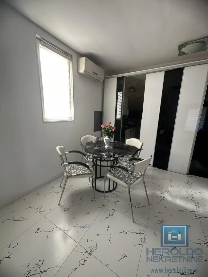 Sale, house, 215m², Ćuprija, Srbija