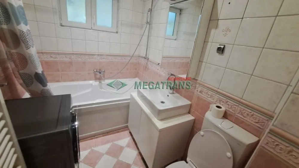 Izdavanje, trosoban stan, 72m², Centar, Novi Sad
