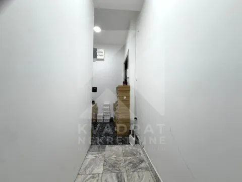 Izdavanje, poslovni prostor, 67m², Centar, Podgorica - image 12