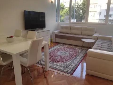 Prodaja, dvosoban stan, 65m², Centar, Podgorica