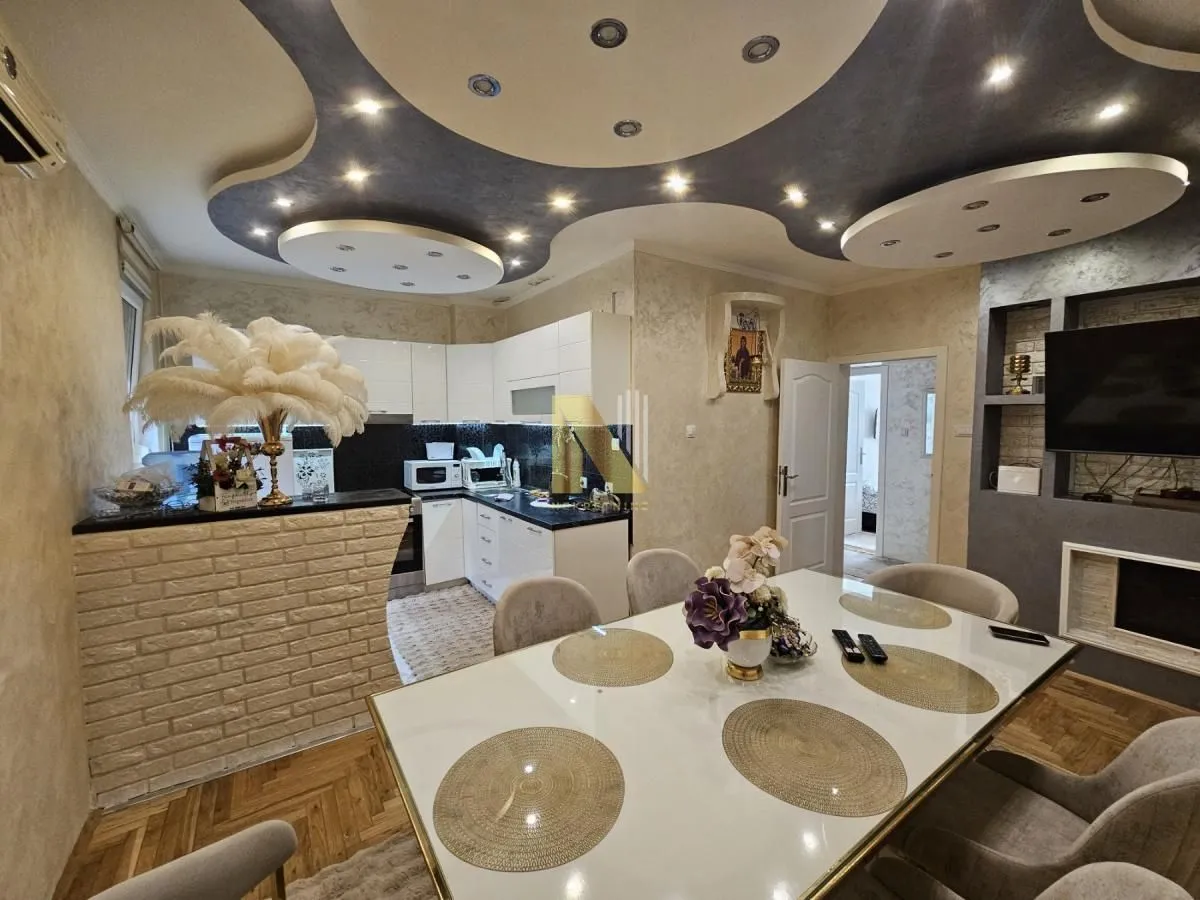 Prodaja, kuća, 242m², Lipov gaj, Novi Sad Sve Podlokacije