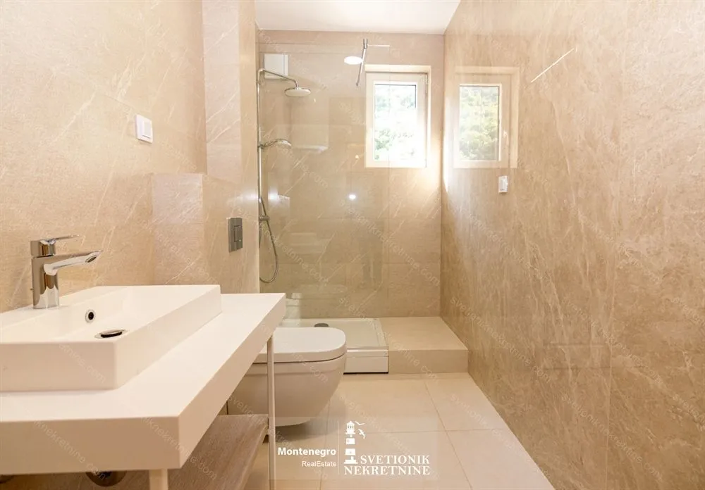 Prodaja, dvosoban stan, 76m², Igalo, Herceg Novi