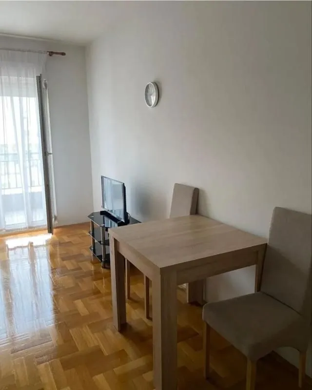 Rent, studio apartment, 29m², Stari Aerodrom, Podgorica