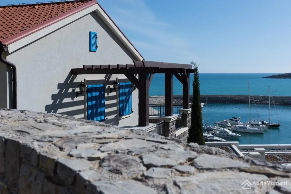 Prodaja, dvosoban stan, 143m², Radovići, Tivat