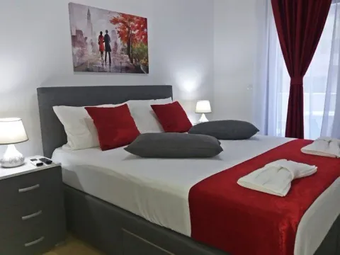 Izdavanje, jednosoban stan, 47m², Centar, Budva - image 1