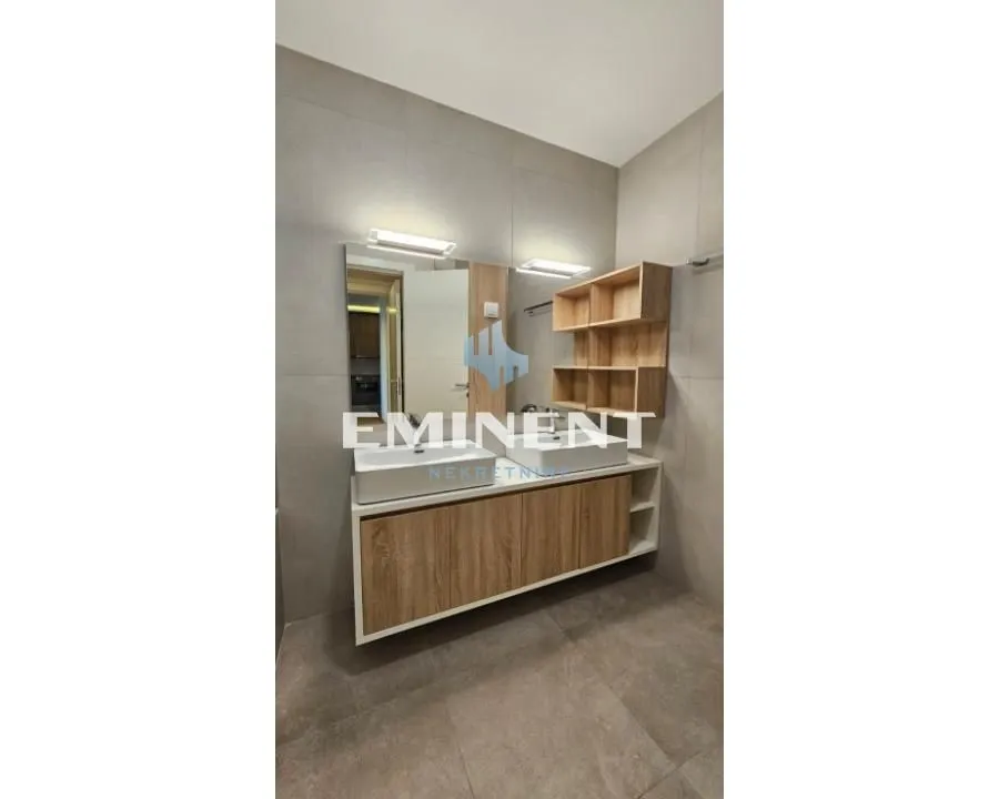 Prodaja, trosoban stan, 70m², Novi Beograd Blok 65, Novi Beograd Sve Podlokacije