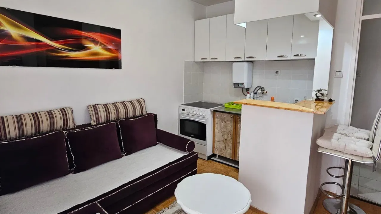 Izdavanje, jednosoban stan, 35m², Stari Aerodrom, Podgorica