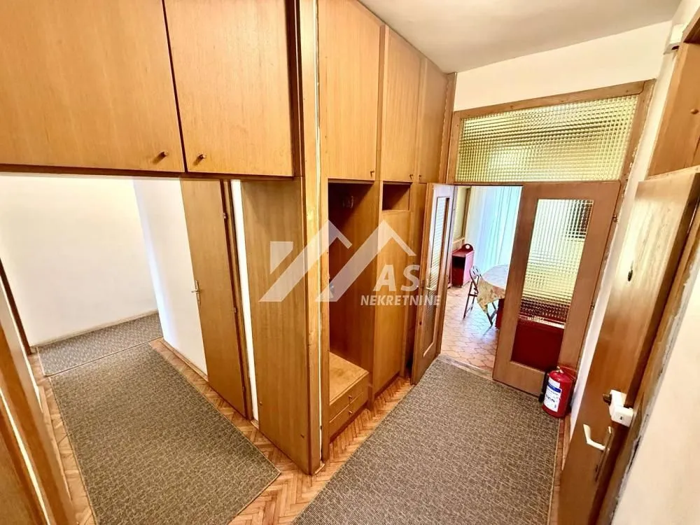 Izdavanje, trosoban stan, 85m², Centar, Novi Sad