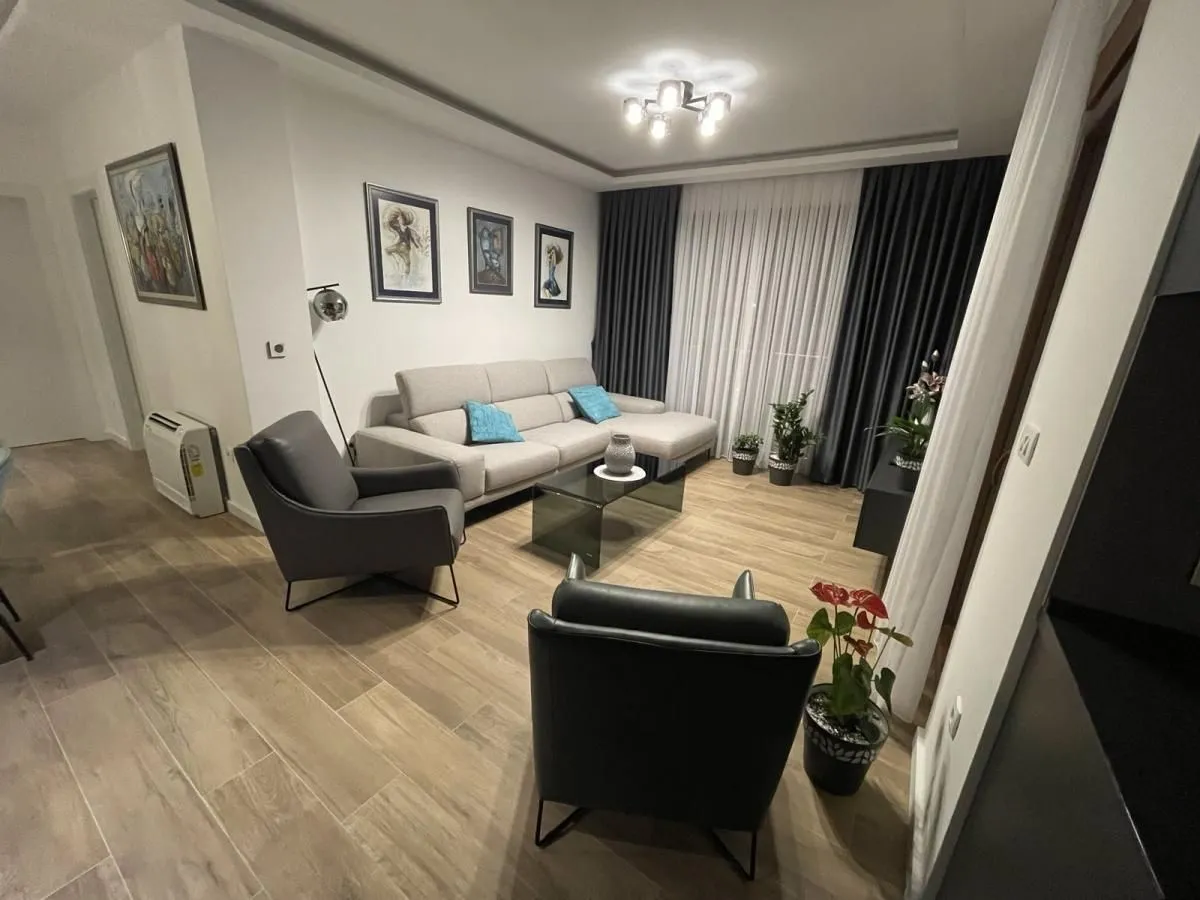 Prodaja, trosoban stan, 98m², Dobrota, Kotor
