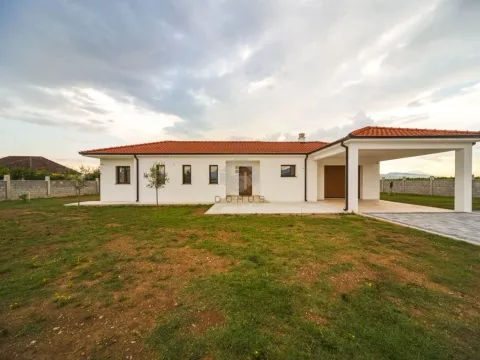 Kuća in Zeta