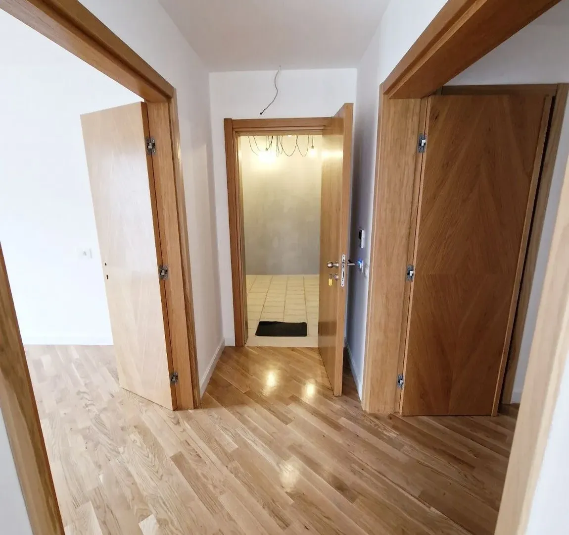 Prodaja, četvorosoban stan, 200m², Dobrota, Kotor