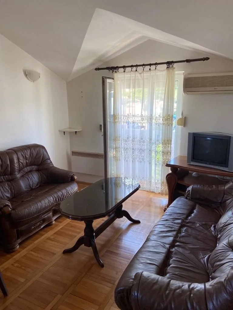 Izdavanje, trosoban stan, 80m², Bijela, Herceg Novi
