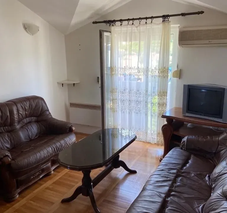 Izdavanje, trosoban stan, 80m², Bijela, Herceg Novi