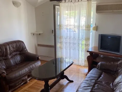 Izdavanje, trosoban stan, 80m², Bijela, Herceg Novi - image 1