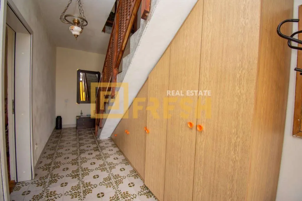 Sale, house, 214m², Tološi, Podgorica
