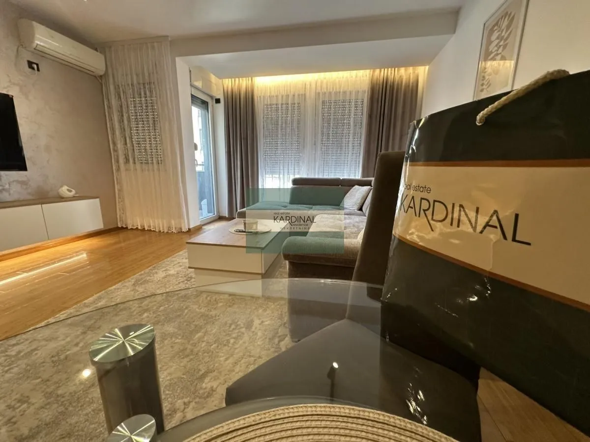 Izdavanje, dvosoban stan, 52m², Centar, Kragujevac