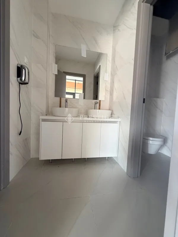 Izdavanje, poslovni prostor, 150m², City Kvart, Podgorica