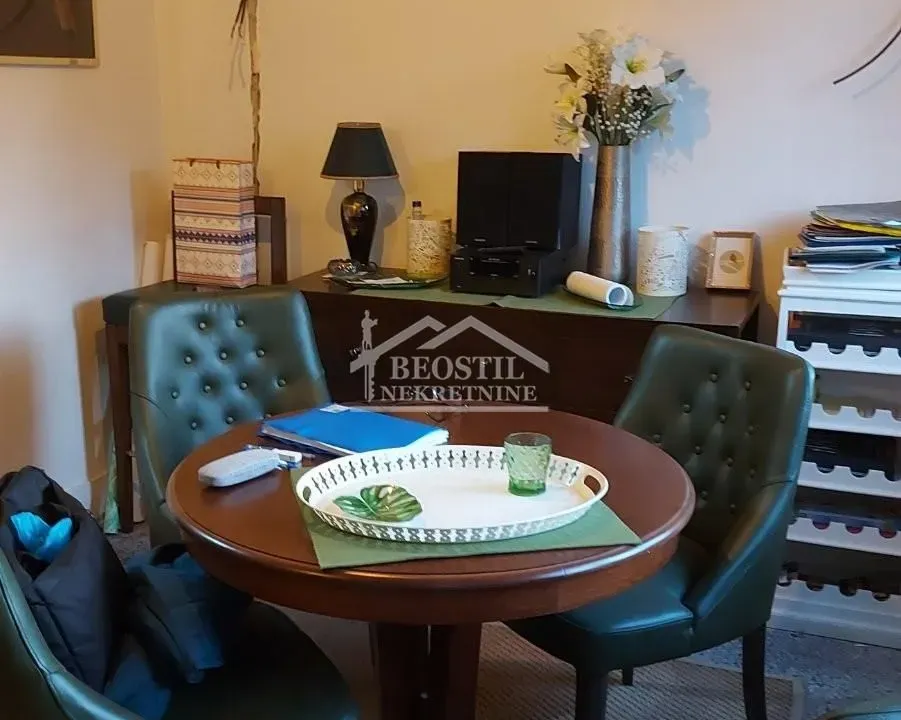 Prodaja, dvosoban stan, 56m², Zemun Centar, Zemun Sve Podlokacije