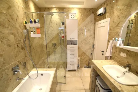 Izdavanje, petosoban stan, 180m², Gornja Gorica, Podgorica - image 14