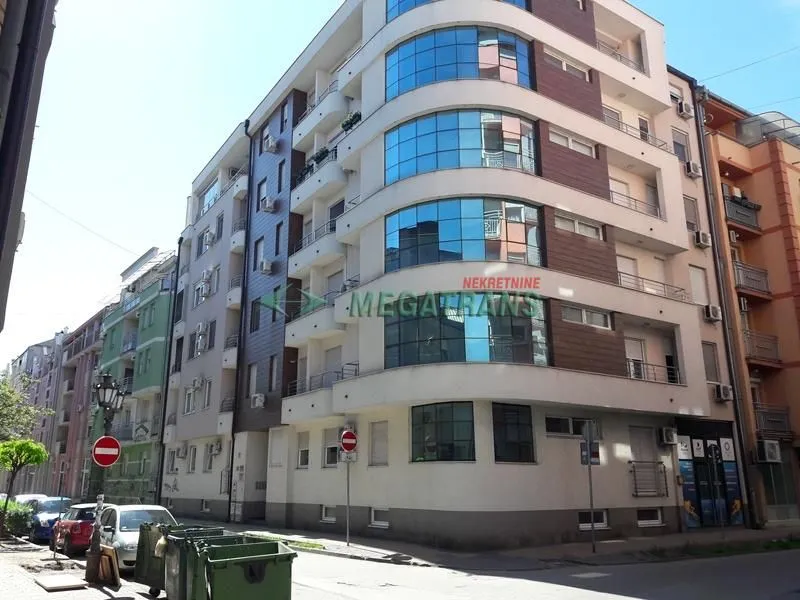 Izdavanje, dvosoban stan, 50m², Centar, Novi Sad