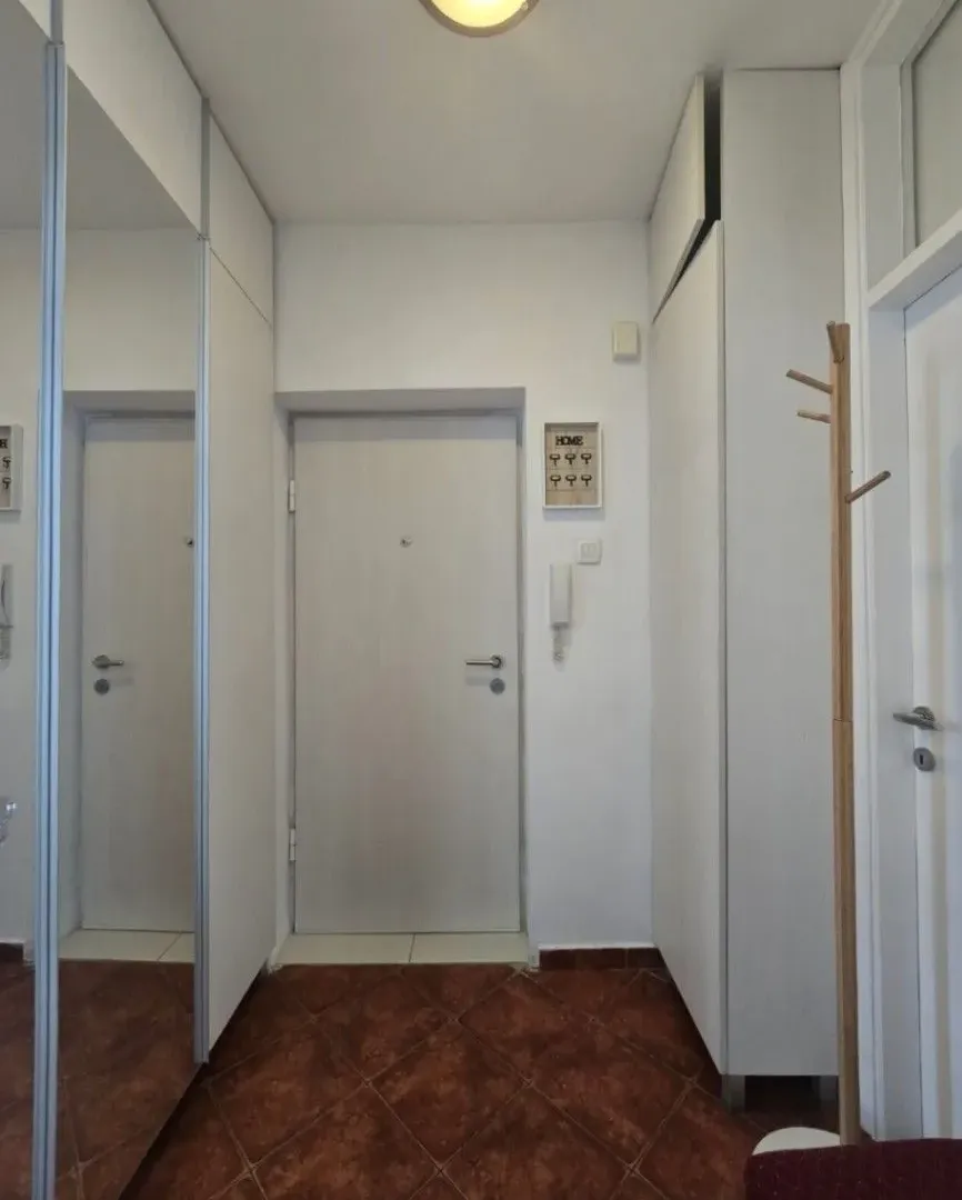 Izdavanje, dvosoban stan, 69m², Preko Morače, Podgorica