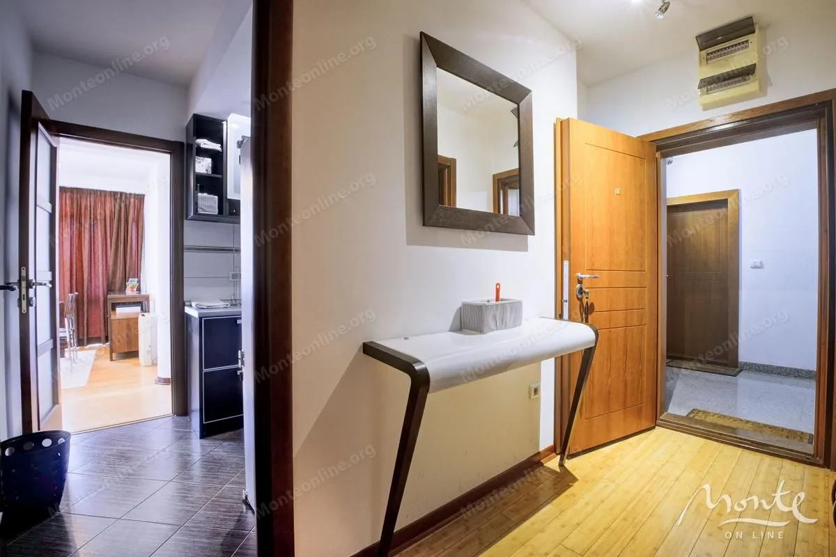 Sale, two bedroom apartment, 80m², Maine, Budva