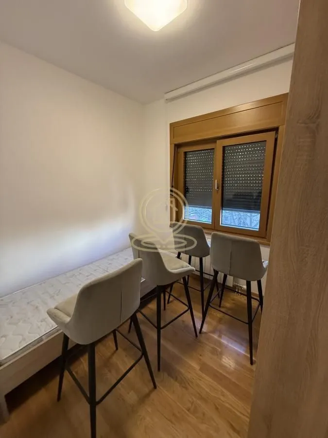Rent, three bedroom apartment, 57m², Južni Bulevar, Vračar Sve Podlokacije