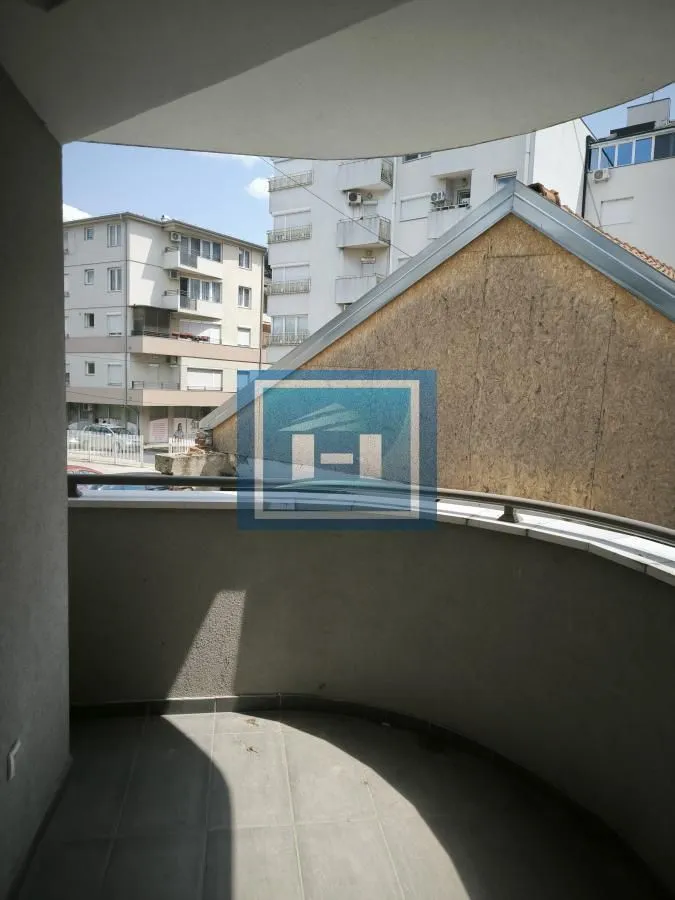 Izdavanje, stan, 223m², Centar, Ćuprija