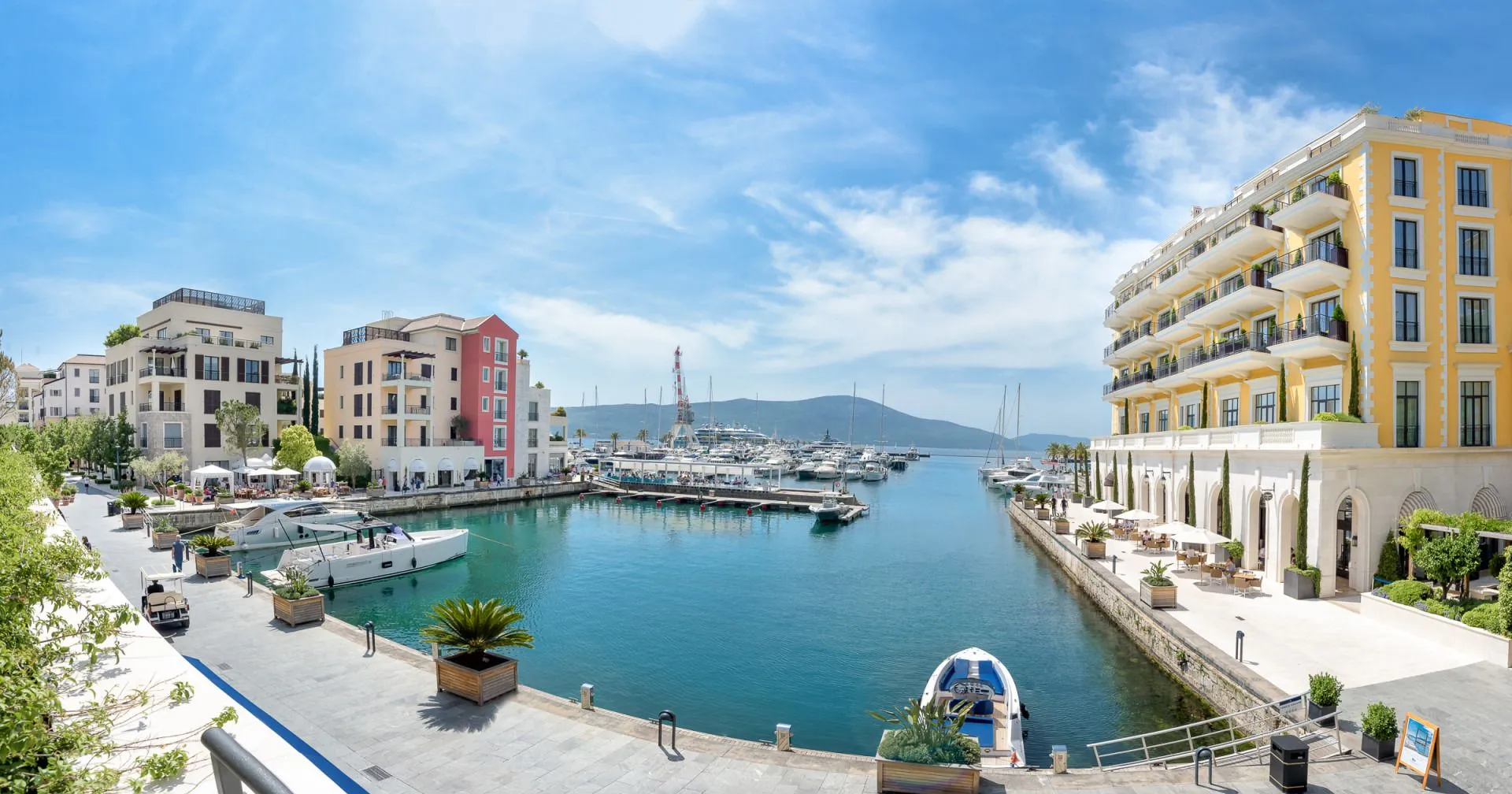 Izdavanje, dvosoban stan, 131m², Porto Montenegro, Tivat
