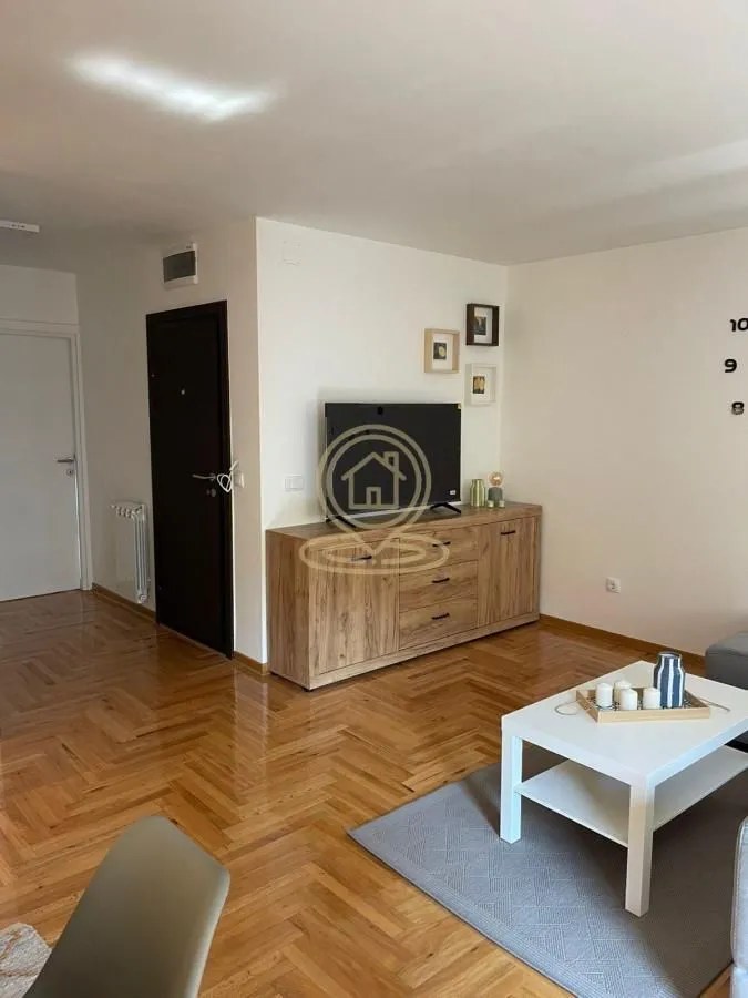 Izdavanje, trosoban stan, 64m², Voždovac Sve Podlokacije, Beograd