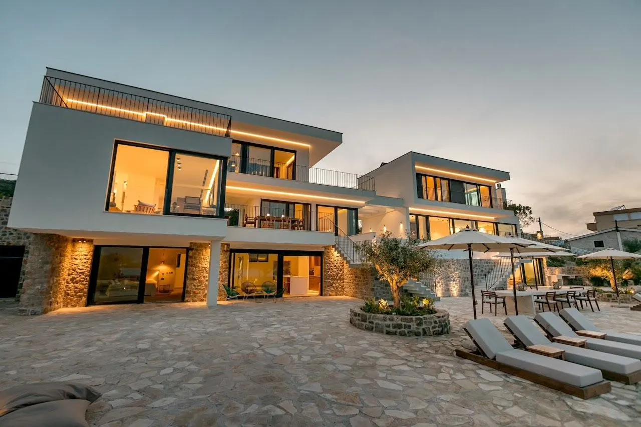Prodaja, kuća, 676m², Tivat, Crna Gora