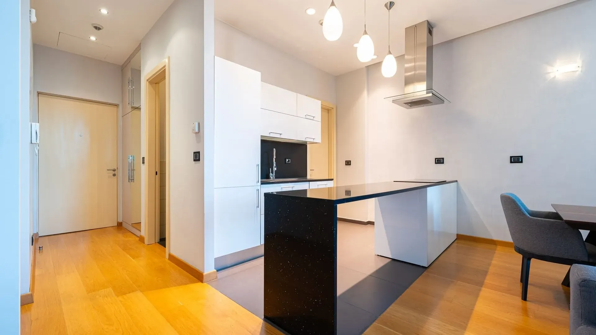 Prodaja, dvosoban stan, 106m², Kod Capital Plaze, Podgorica