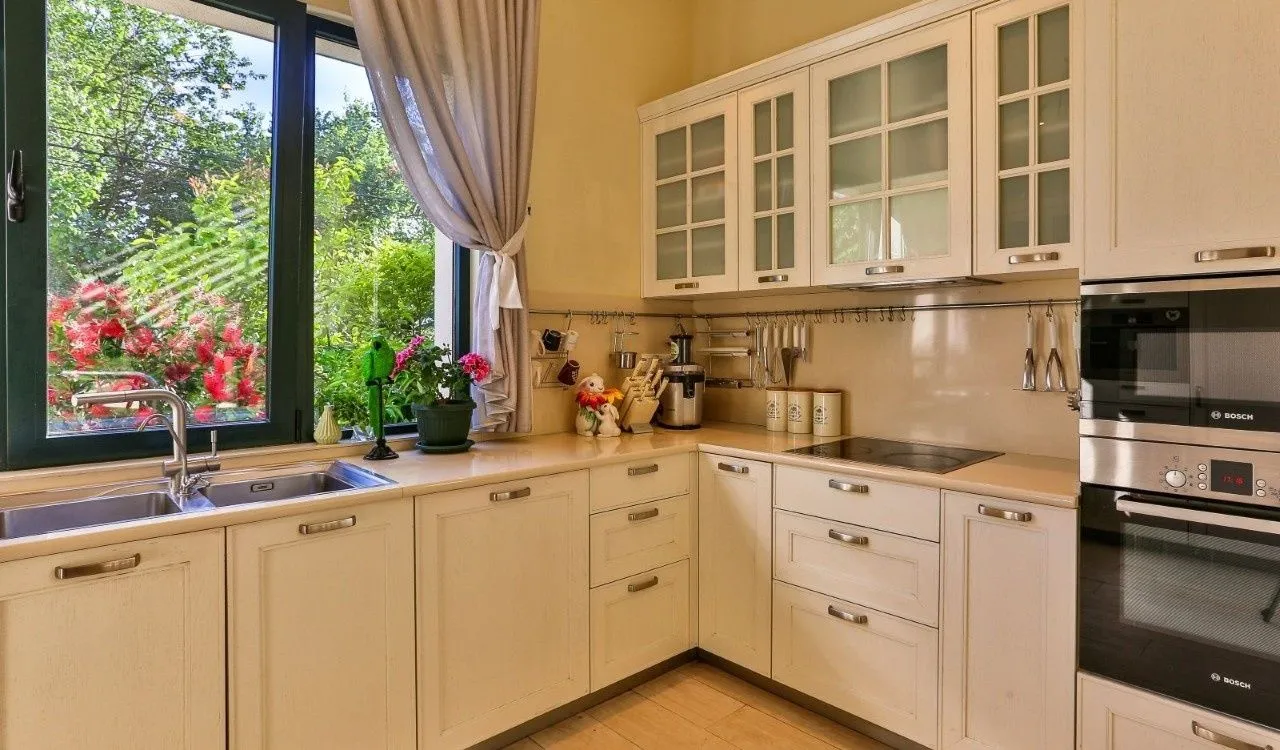 Prodaja, kuća, 240m², Donja Lastva, Tivat