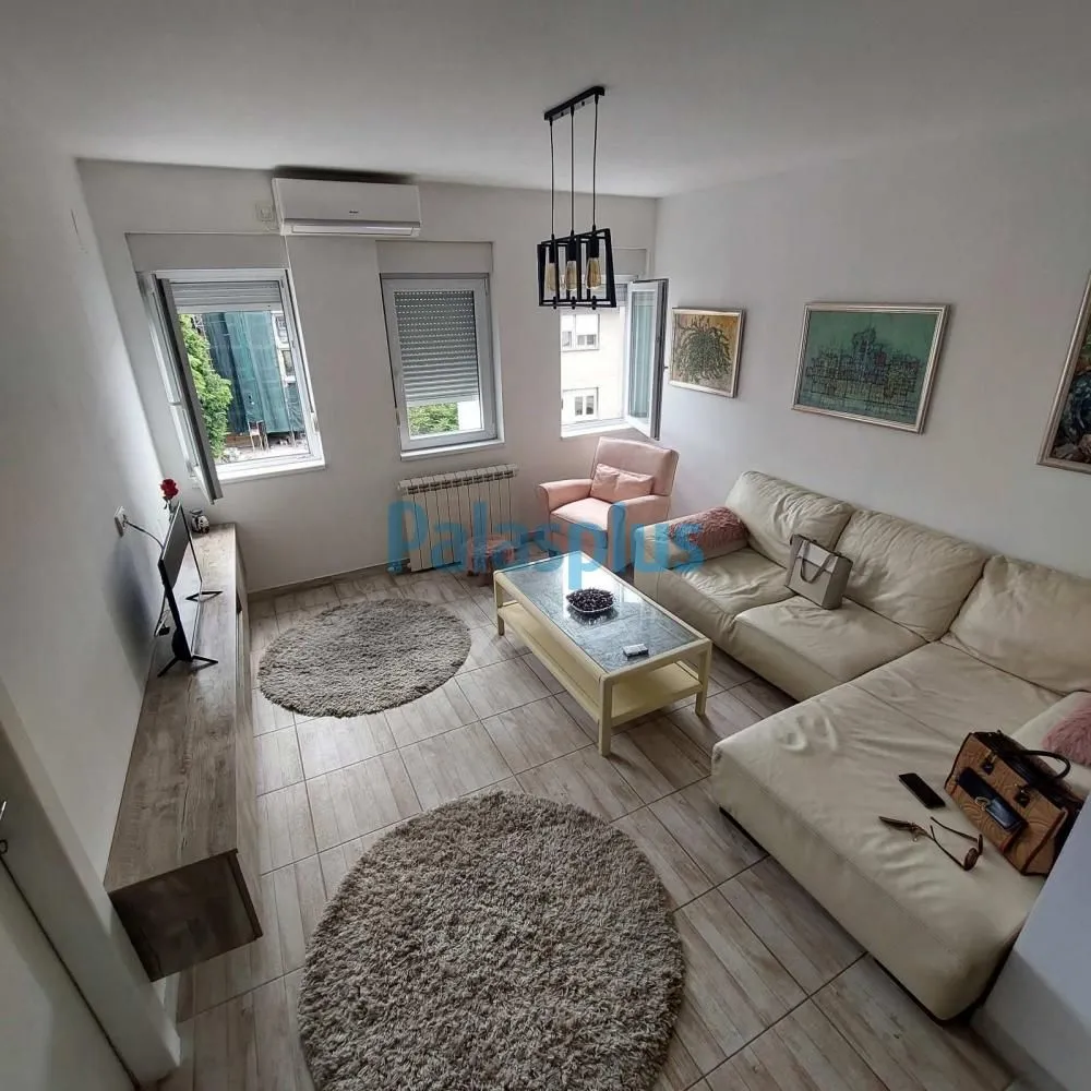 Rent, three bedroom apartment, 60m², Vračar Sve Podlokacije, Beograd