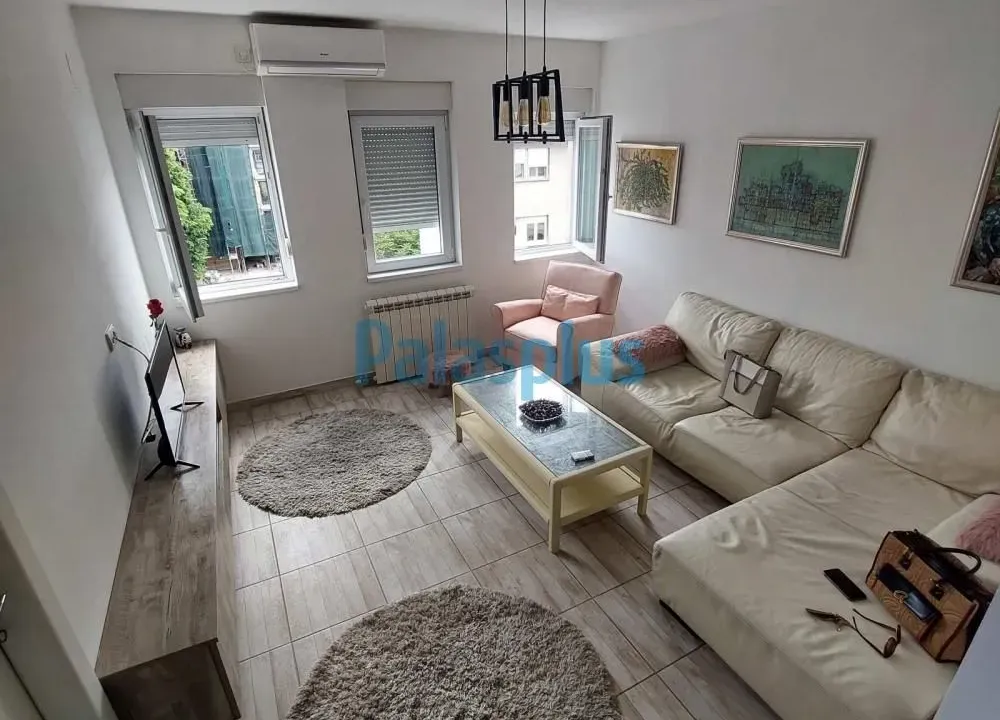 Rent, three bedroom apartment, 60m², Vračar Sve Podlokacije, Beograd