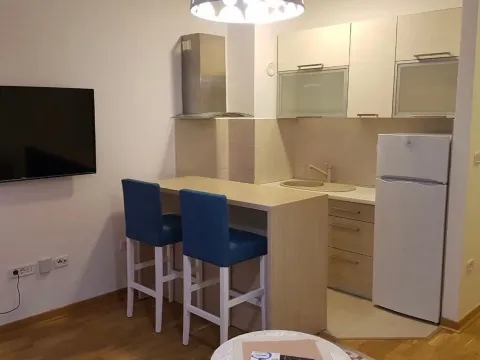 Izdavanje, garsonjera, 30m², City Kvart, Podgorica - image 1