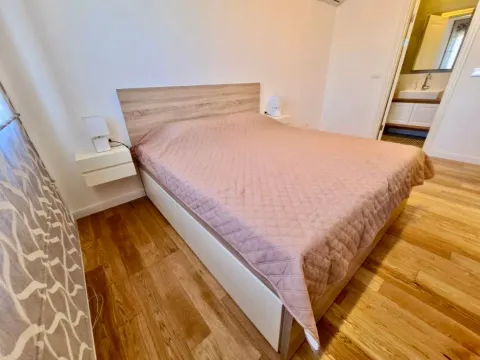 Rent, three bedroom apartment, 100m², City Kvart, Podgorica - image 4