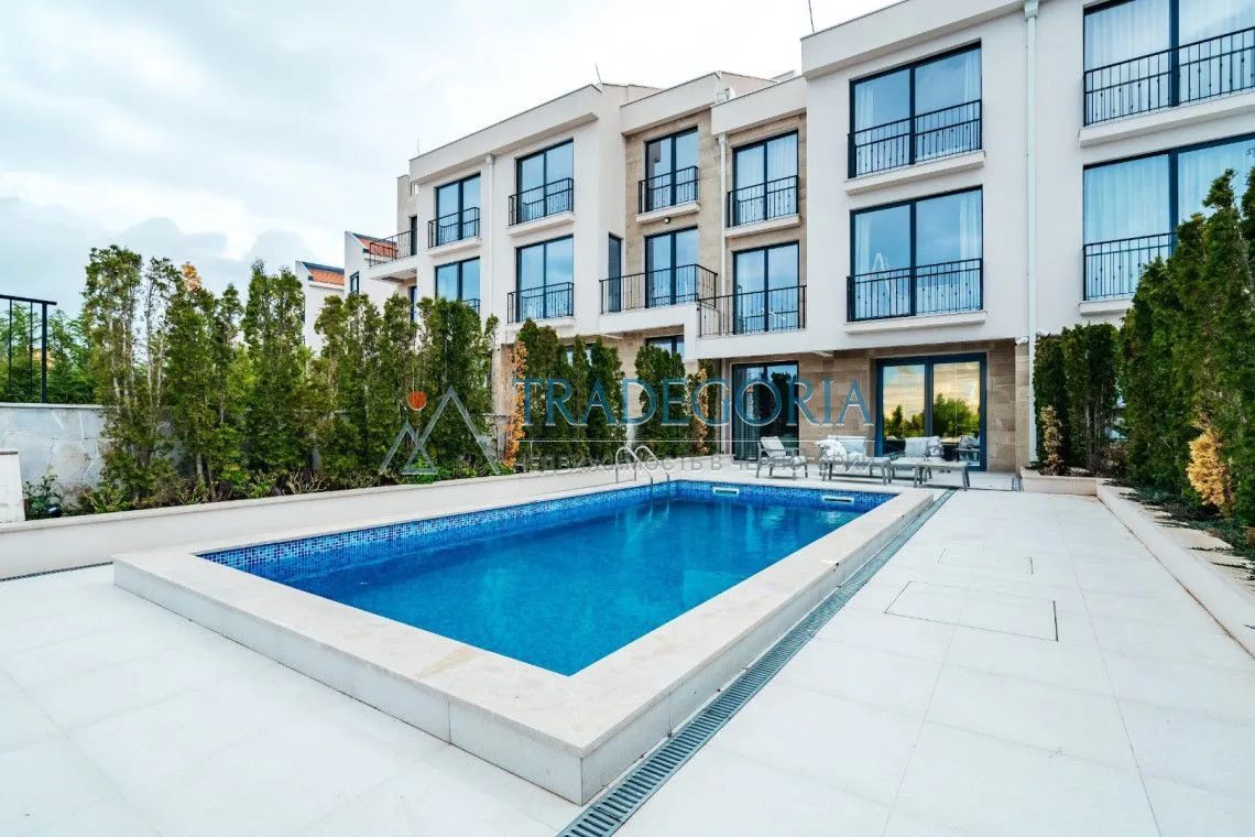 Prodaja, kuća, 220m², Reževići, Budva