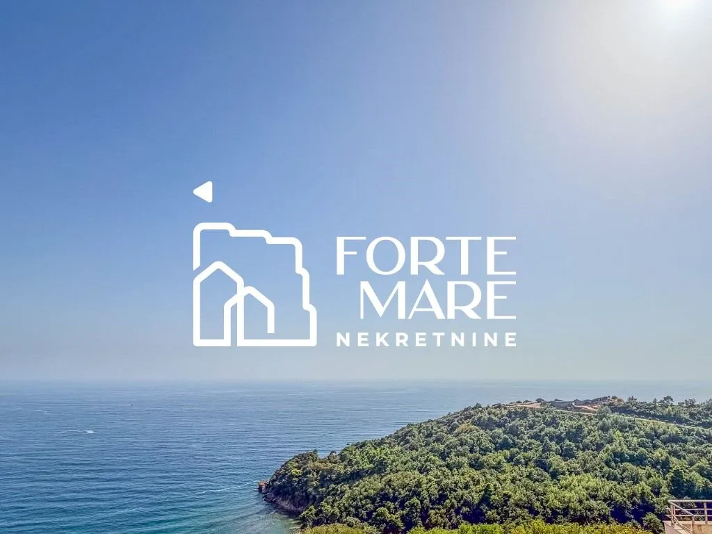 Pogled na more sa terase ili prozora objekta.