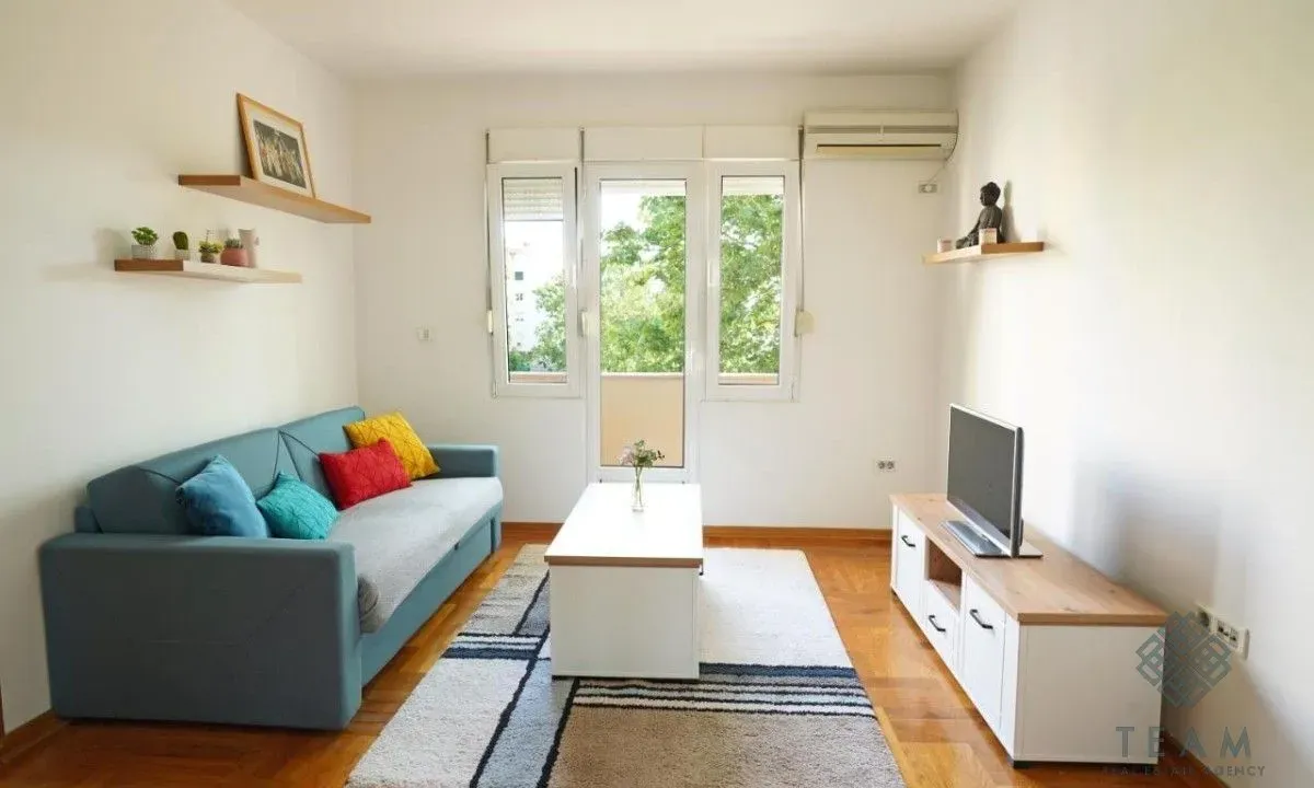 Izdavanje, dvosoban stan, 60m², Centar, Podgorica