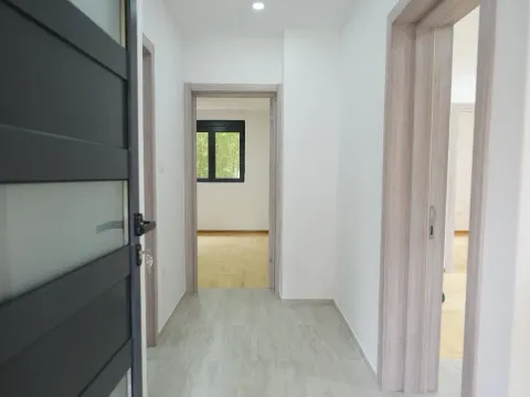 Izdavanje, poslovni prostor, 95m², Pod Goricom, Podgorica - image 2