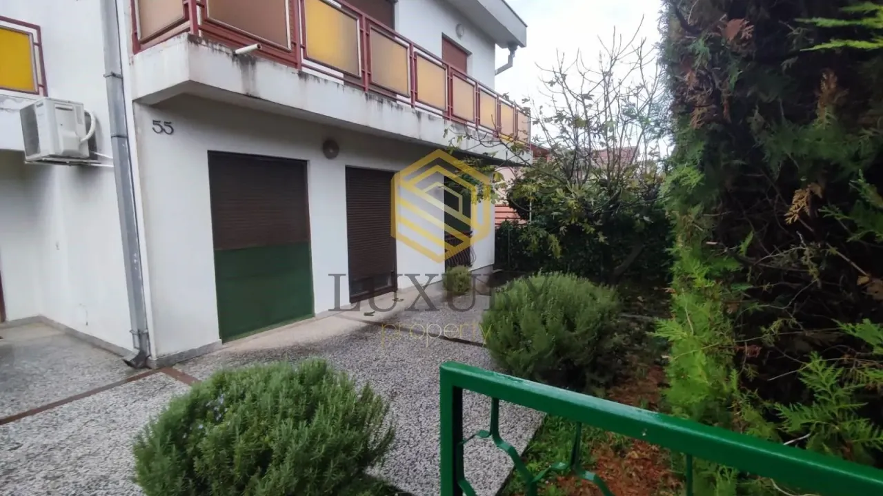 Rent, house, 200m², Zagorič, Podgorica