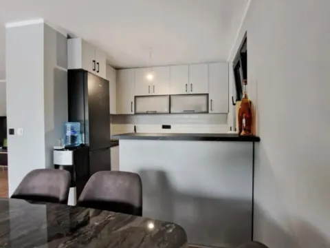 Izdavanje, kuća, 160m², Pričelje, Podgorica - image 5