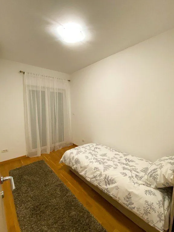 Izdavanje, trosoban stan, 120m², City Kvart, Podgorica