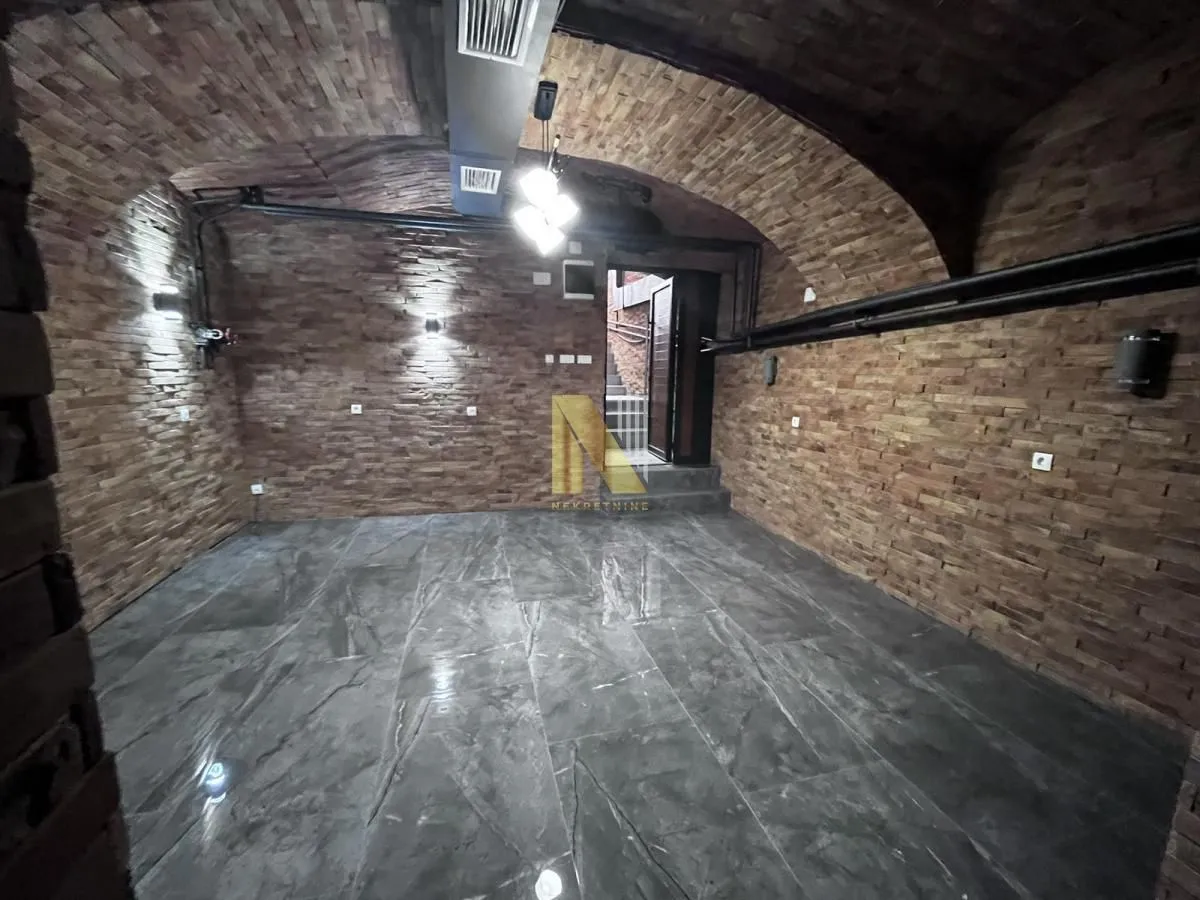 Rent, office space, 160m², Centar, Novi Sad