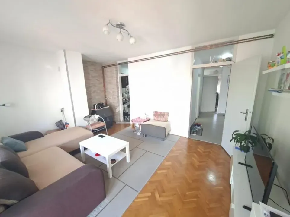 Prodaja, četvorosoban stan, 77m², Centar, Smederevo