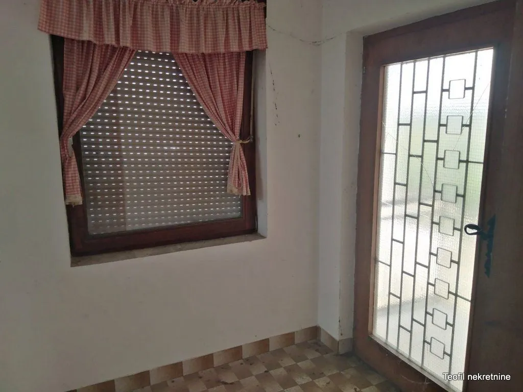 Prodaja, kuća, 350m², Sremčica, Beograd