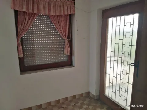 Prodaja, kuća, 350m², Sremčica, Beograd - image 5