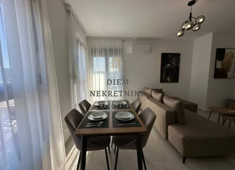 Dnevni boravak sa trpezarijom i modernim namještajem. - image 3