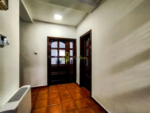 Prodaja, kuća, 340m², Tološi, Podgorica - image 29